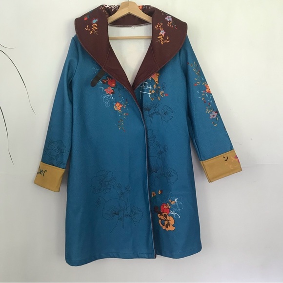 Graphic Abstract Design Women’s Coat Size M - Picture 4 of 10